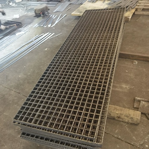 提升工業(yè)平臺安全性：防滑承重強齒型鋼格柵鋼格板