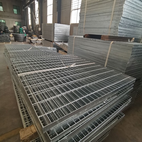 污水處理廠鋼格板如何選？防滑耐腐是關(guān)鍵！